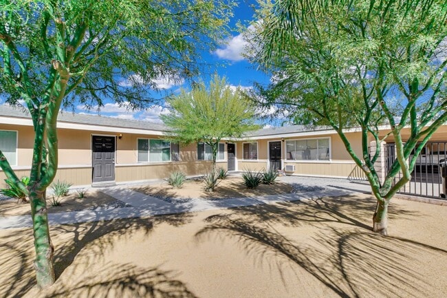 Photo - 737 E Brockton Ave