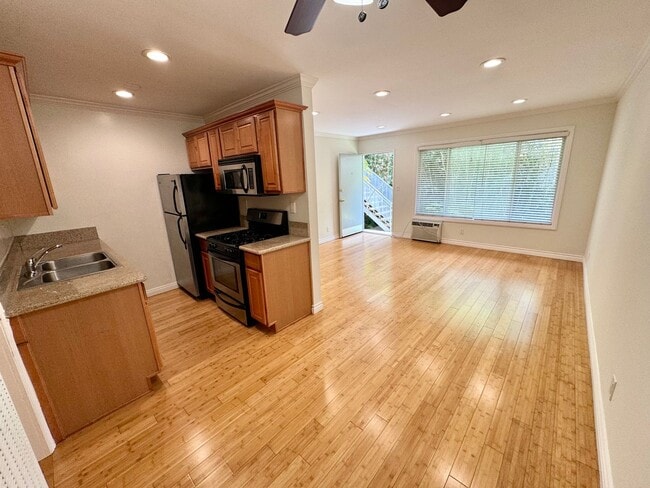 Photo - 10876 Palms Blvd Unit 02