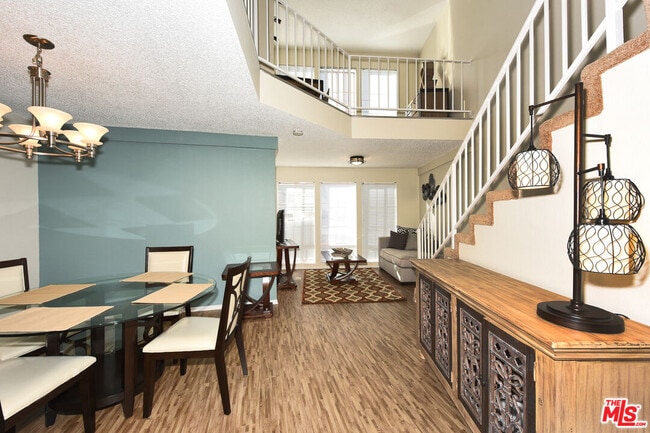 Building Photo - 3600 Bagley Ave Unit 312