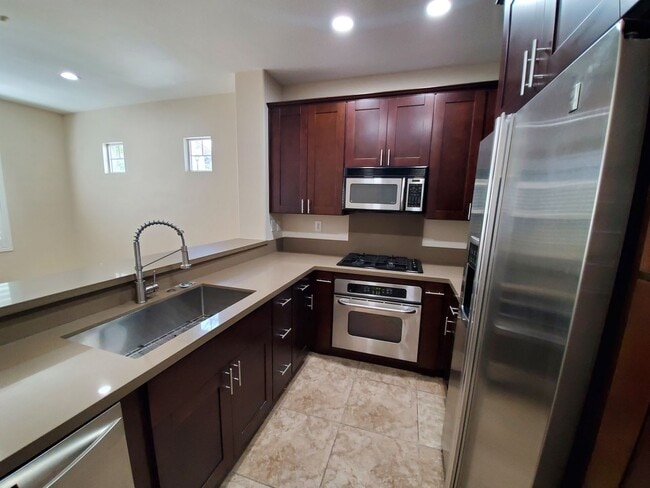 Photo - Gorgeous 3 Bed | 2.5 Bath Townhome in Windingwalk!