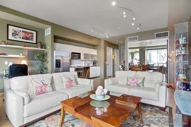 Building Photo - 350 W Ash St Unit 811