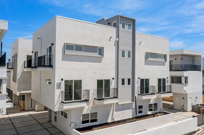 Building Photo - 10961 Calvert St Rental