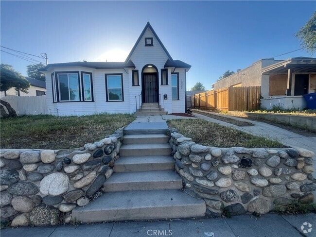Building Photo - 10322 Plainview Ave Unit 10322 Rental