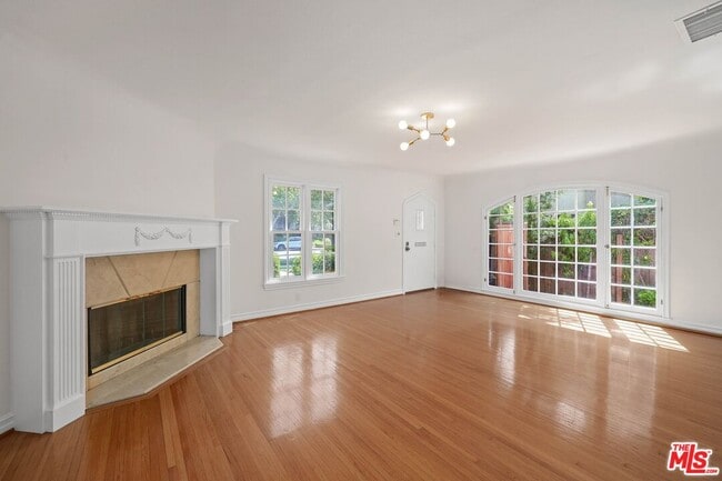 Building Photo - 424 12th St