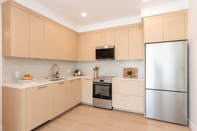 Photo - The Santa Monica Collection - 501 Broadway