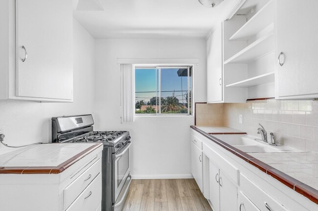 Photo - 6120 Radford Ave Unit 4