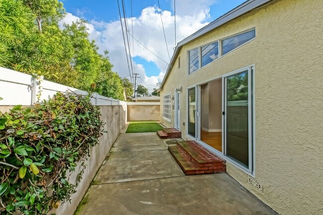 Photo - NEWLY REMODELED, BRIGHT & AIRY HOLLYGLEN HOME W/ REAR YARD/PATIO, 2 LIVING AREAS & BRAND NEW KITC...
