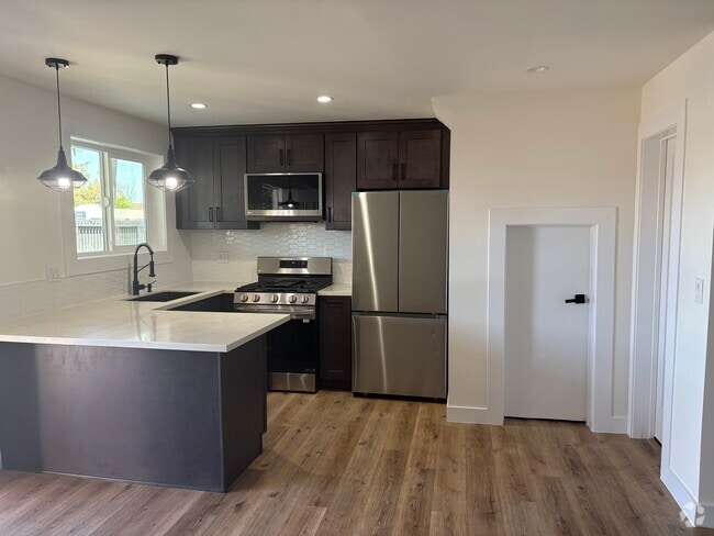 Building Photo - 7412 Budlong Ave Unit A Rental