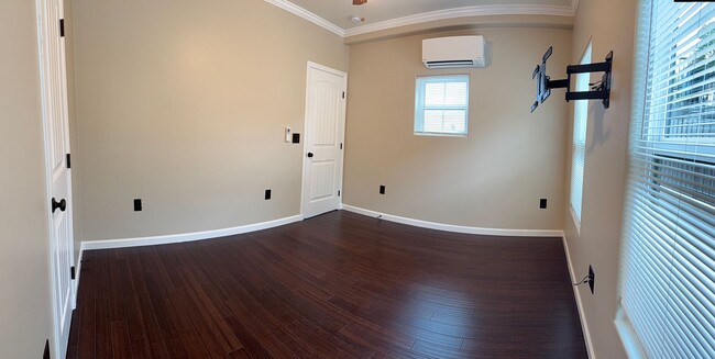 Photo - 4738 Hillcrest Ave Unit B