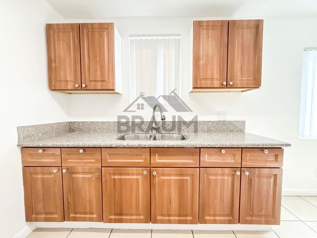 Photo - 19401 Haynes St Unit 4