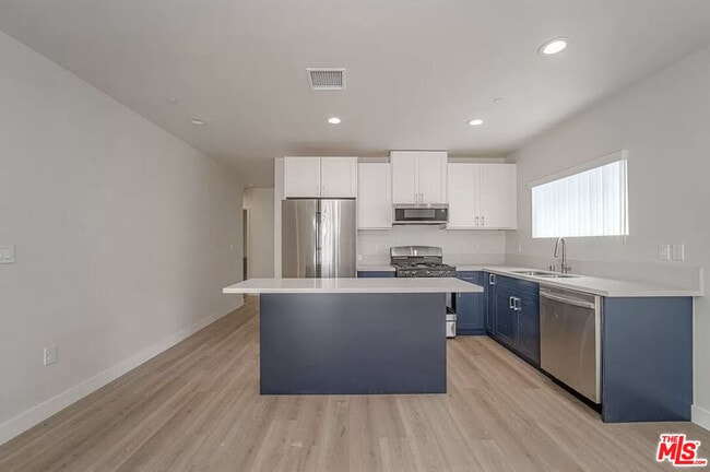 Photo - 204 E 29th St