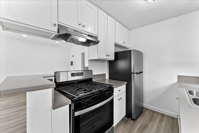 Photo - 511 S Verdugo Rd Unit 01