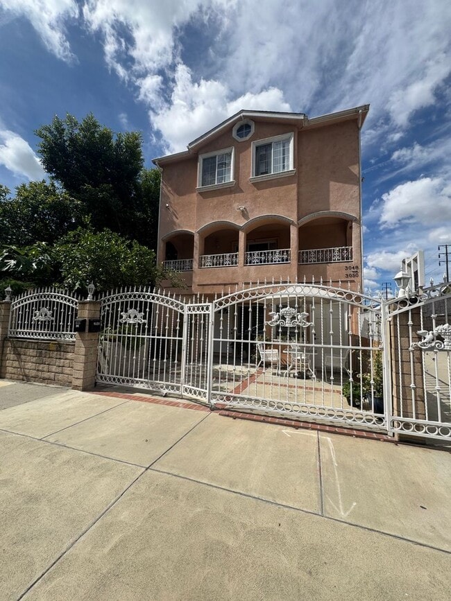 Building Photo - 3048-3050  Perlita Ave Unit 3048 1/2 ADU