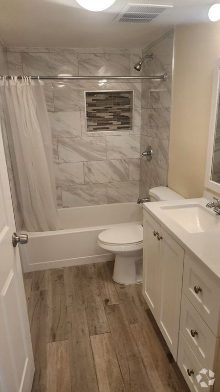 Building Photo - 1043 W 107th St Rental