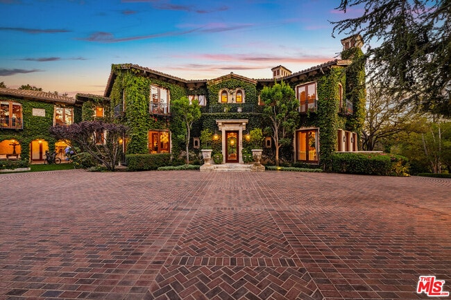 Photo - 1550 Amalfi Dr House
