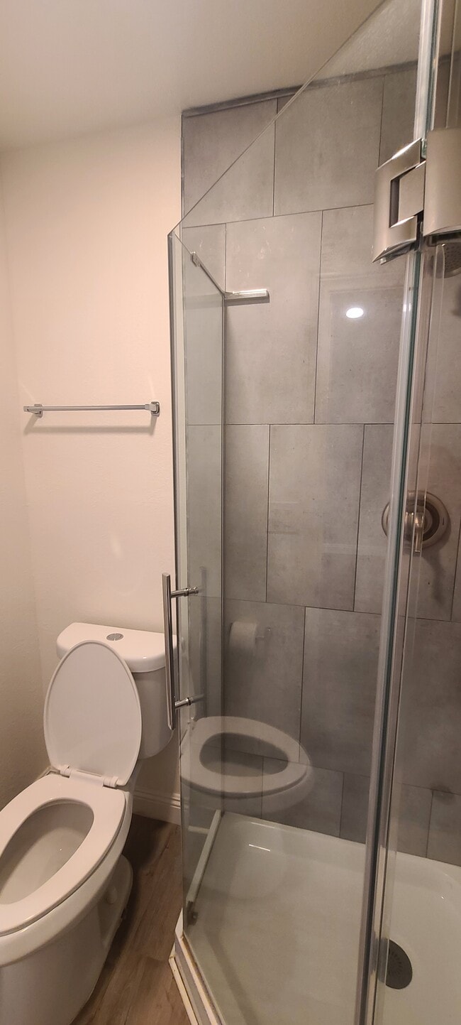 Bathroom - 909 Begonia St Unit 1