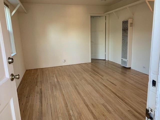 Front Door into Living room - 4017 Lyceum Ave Unit 4017