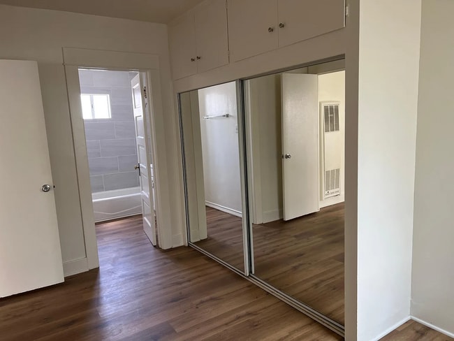 Building Photo - APT A Unit a