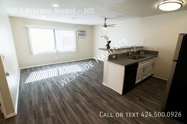 Building Photo - 700 S Berendo St Unit 105