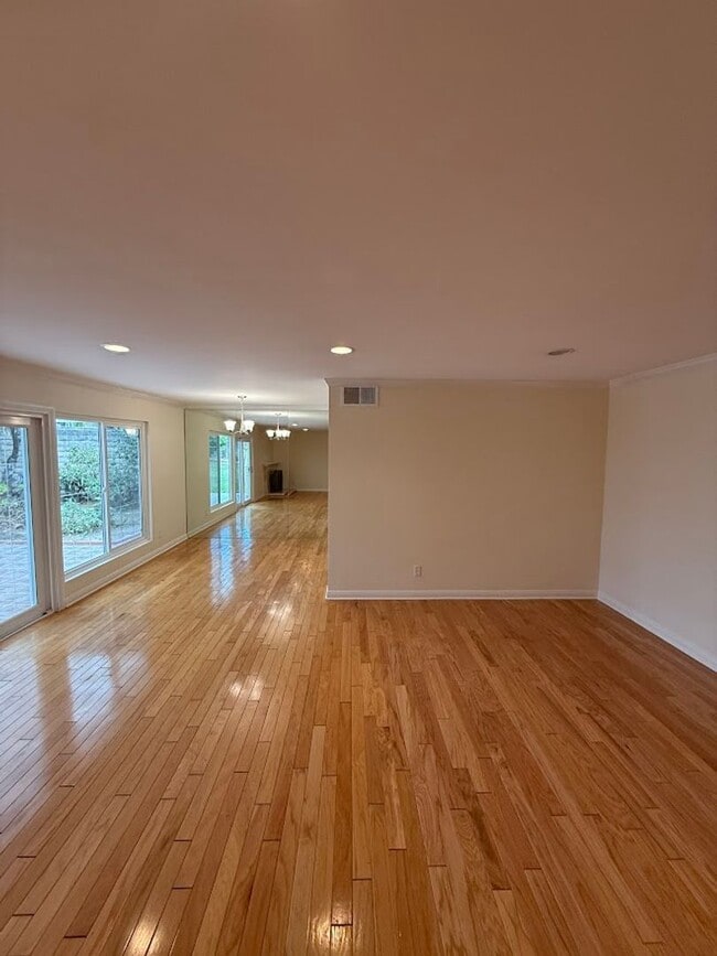 Photo - 3 Bedroom, 2 Bathroom West Hills Home for Lease!