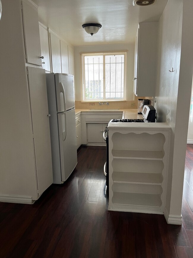 Photo - 827 N Hudson Ave