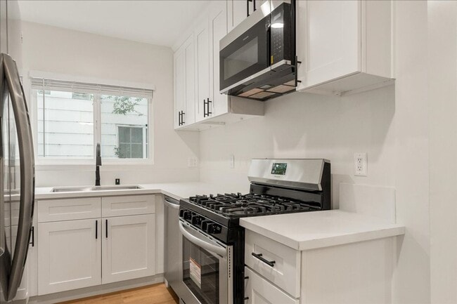 Photo - 1347 N Las Palmas Ave Unit 03