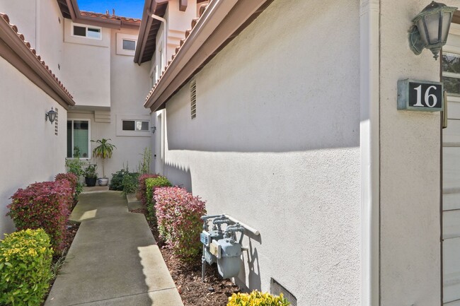 Photo - Beautiful Orange County Upstairs Condo! Must See!!