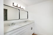 Bathroom - 10636 Wilshire - Luxury Doorman Building Apartments