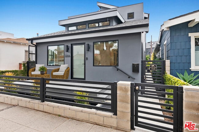 Building Photo - 1306 Cabrillo Ave