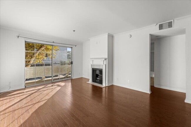 Building Photo - Bright 3-Bedroom Condo with Balcony and Fireplace in Prime Sherman Oaks Unit 102