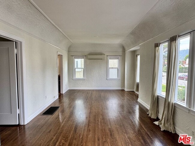 Photo - 3564 Dover St