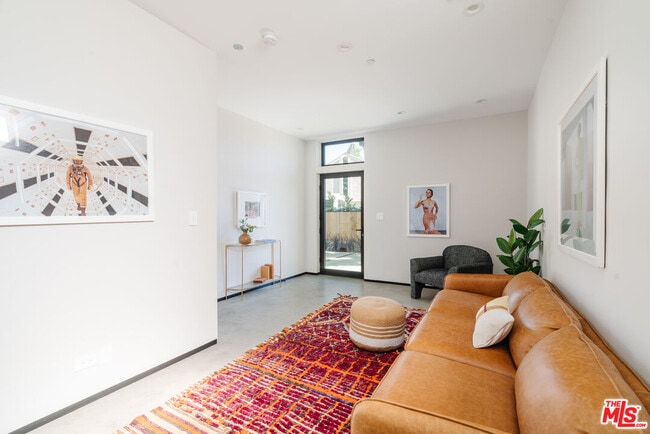 Photo - 609 Broadway St