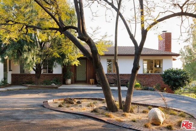 Photo - 1575 E Loma Alta Dr