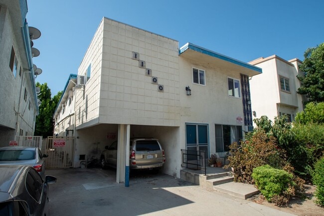 Building Photo - 11100 Camarillo St