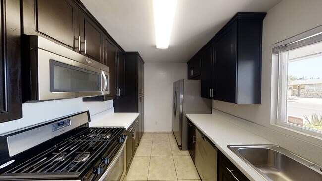 Photo - 5BD/3BA on Tipton!! Great Backyard w Patio!!