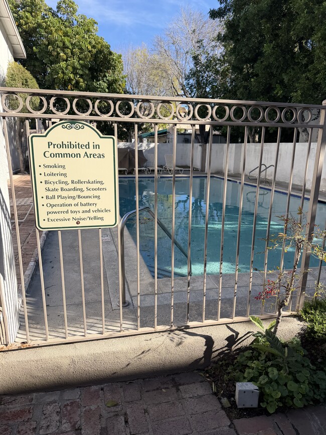 Photo - 18547 Collins St Unit 14