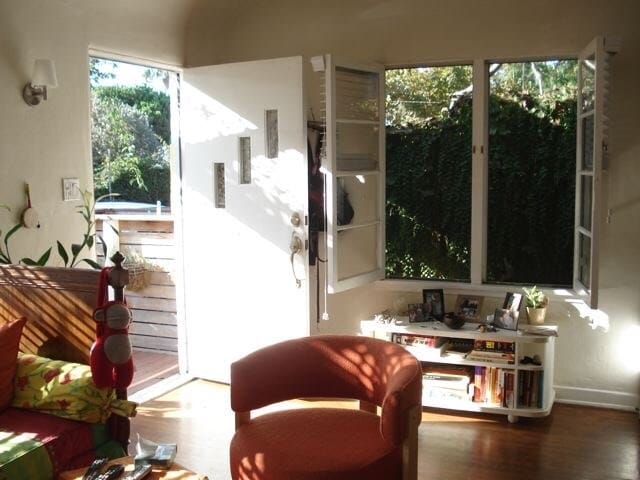 Entrance - 617 Woodlawn Ave