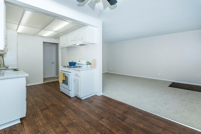 Photo - Hampshire Square Apartment Homes