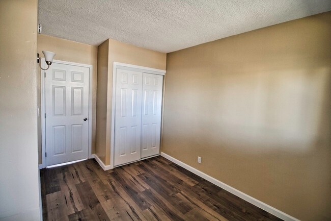 Photo - 7800 Madison St