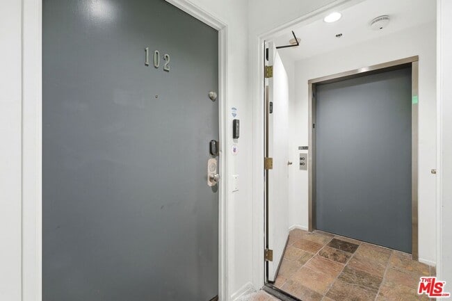 Photo - 1842 Greenfield Ave Unit 102