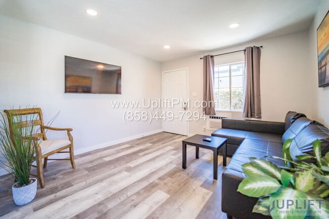 Photo - 4233 Swift Ave