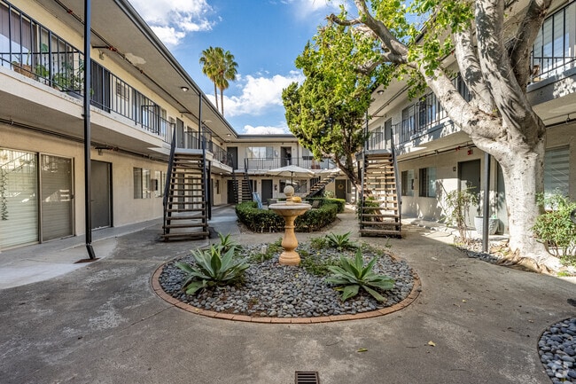 Courtyard - 435 N Euclid Ave