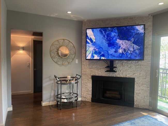 Photo - 141 S Clark Dr Unit 423