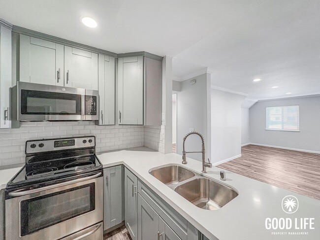 Photo - SD: 2BD/2BA Condo in UTC with Reserved Parking, Covered Balcony & In-Unit Laundry Unit 4118