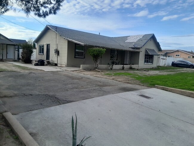 Building Photo - 3 bedroom Home for rent in Colton CA!