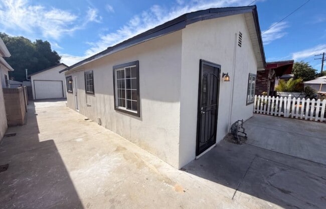 Photo - 15340 Pimenta Ave
