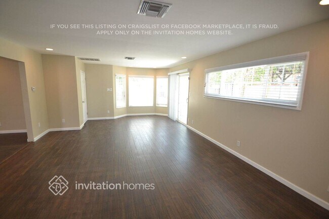 Photo - 15309 Kingsbury St