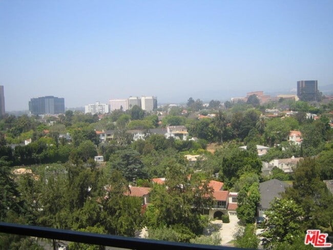Building Photo - 10535 Wilshire Blvd Unit 1109