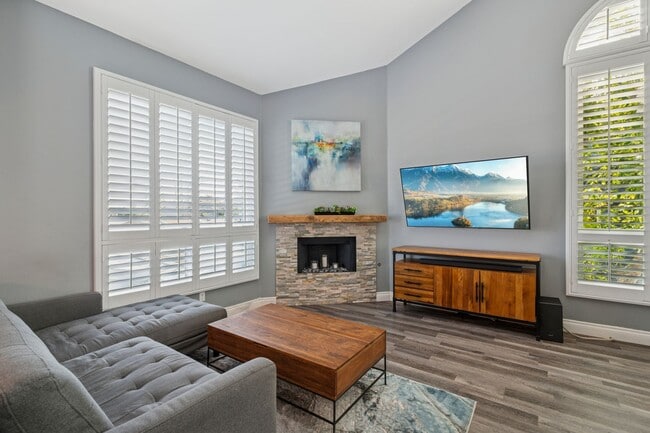 Photo - Comfortable 2-Bed, 2-Bath Home in Costa Me... Unit B1