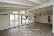 Photo - 636 S Gilbuck Dr House